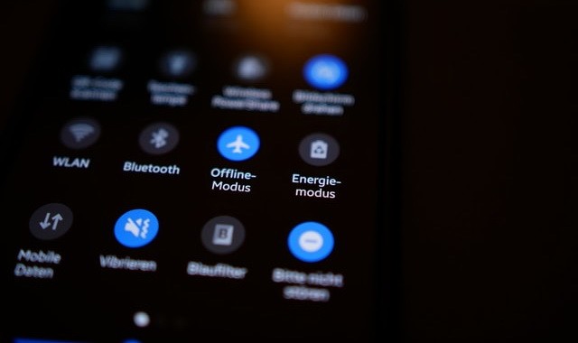 استخدم وضع الطائرة أثناء الشحن