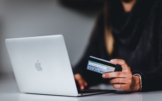 اتصل بالبنك الذي تتعامل معه - احم هاتفك الذكي